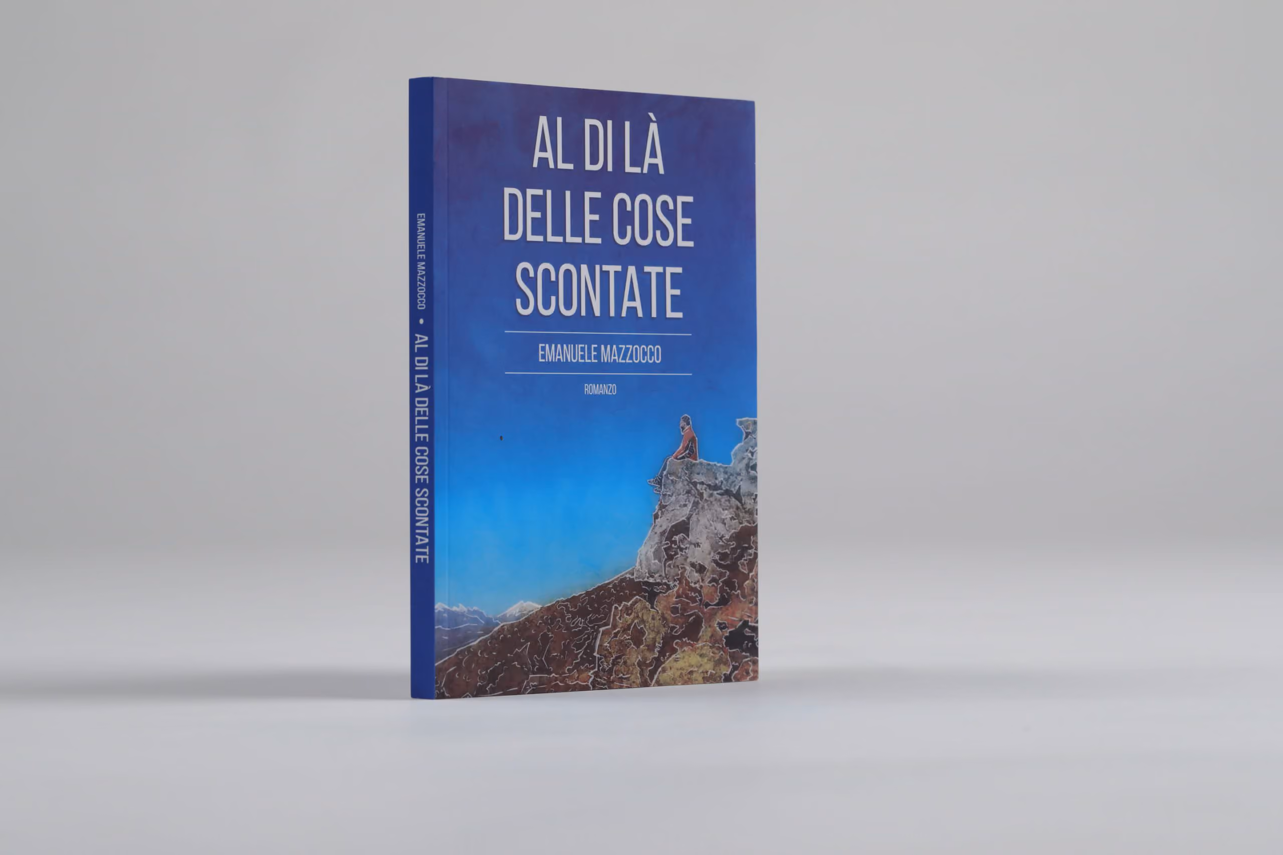 Libro copertina con alette Al di là delle cose scontate
